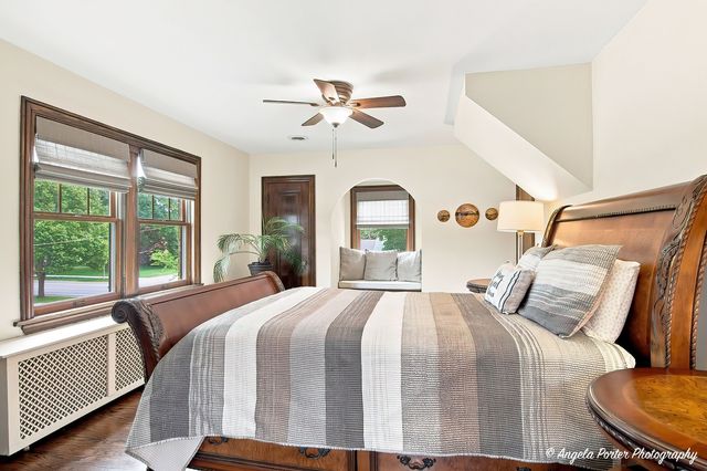 86 Dole Avenue, Crystal Lake, IL 60014