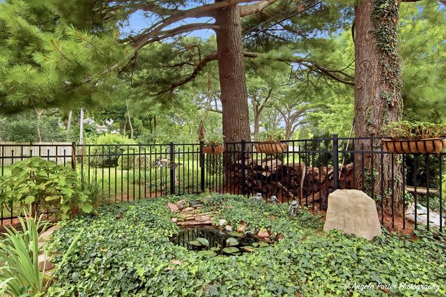 86 Dole Avenue, Crystal Lake, IL 60014