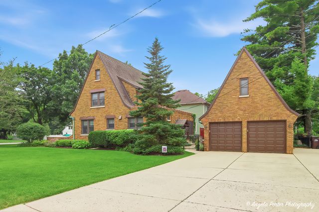 86 Dole Avenue, Crystal Lake, IL 60014