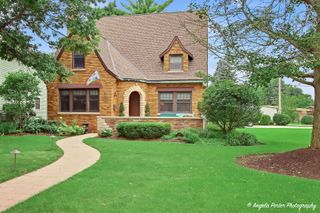 86 Dole Avenue, Crystal Lake, IL 60014
