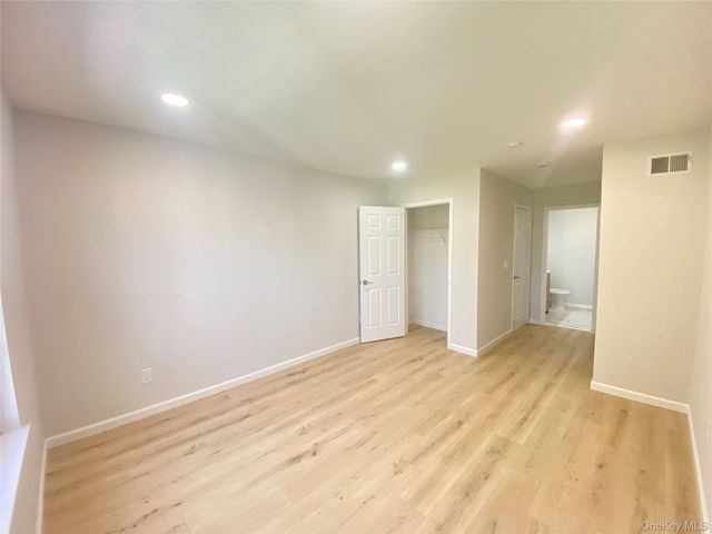10 Gettysburg Drive, Port Jefferson Station, NY 11776