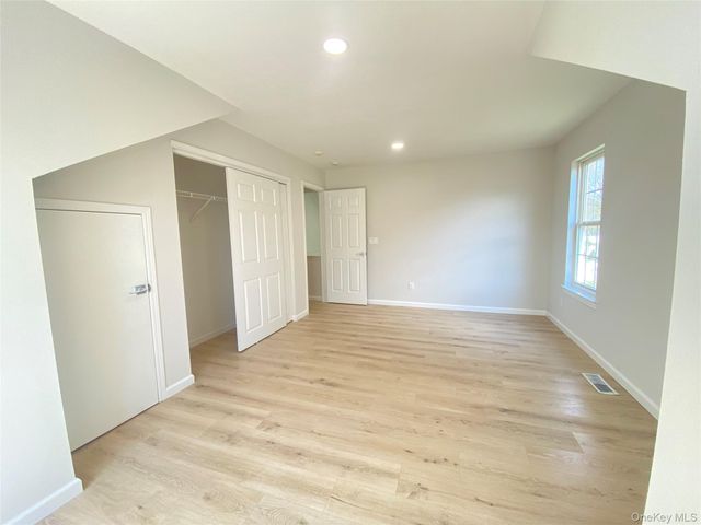 10 Gettysburg Drive, Port Jefferson Station, NY 11776