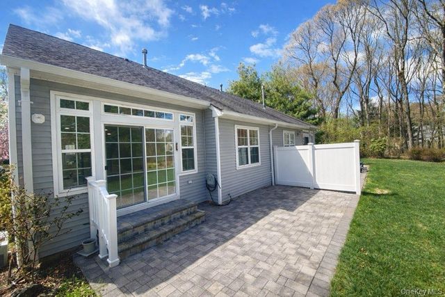 10 Gettysburg Drive, Port Jefferson Station, NY 11776