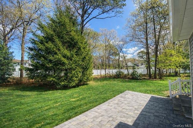 10 Gettysburg Drive, Port Jefferson Station, NY 11776
