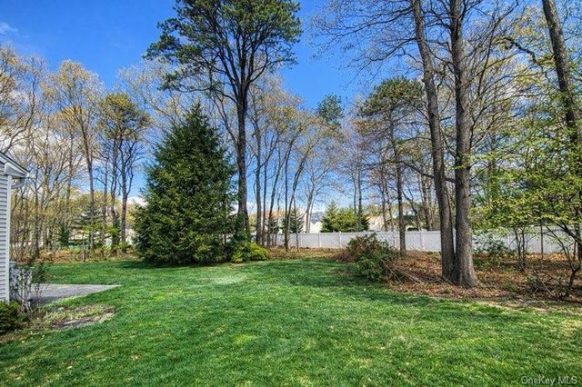 10 Gettysburg Drive, Port Jefferson Station, NY 11776