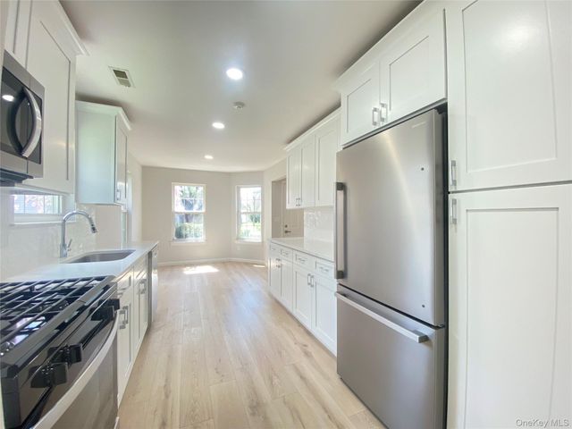 10 Gettysburg Drive, Port Jefferson Station, NY 11776