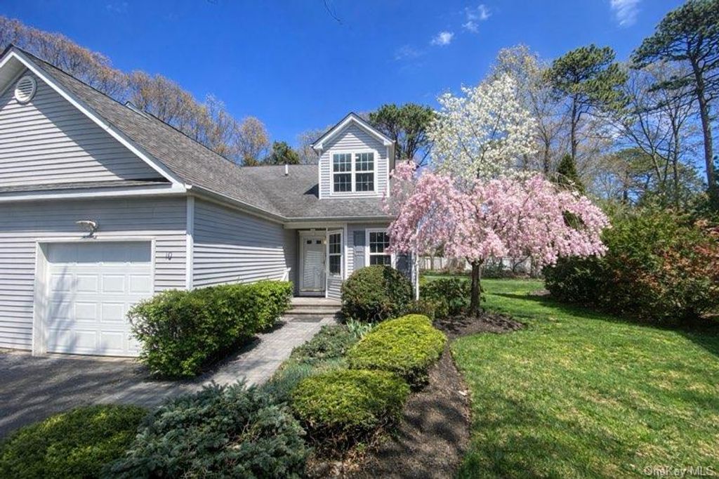 10 Gettysburg Drive, Port Jefferson Station, NY 11776