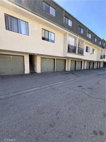 9047 Langdon Avenue 38, North Hills, CA 91343