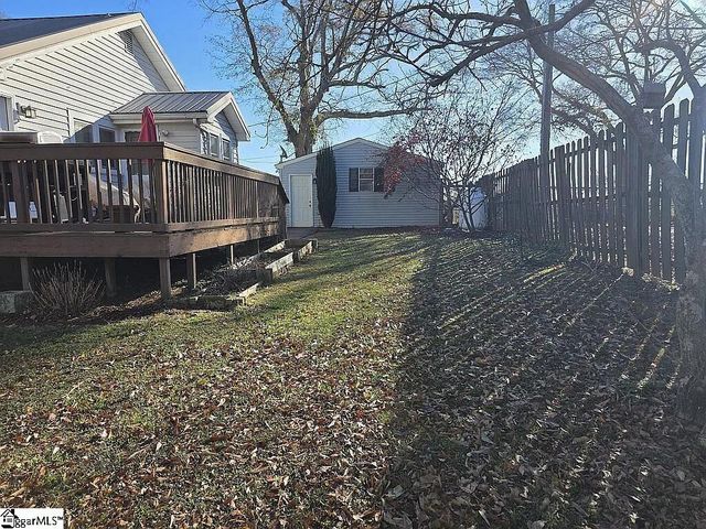 121 Chestnut Drive, Woodruff, SC 29388