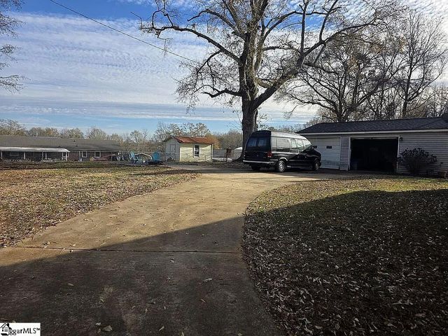 121 Chestnut Drive, Woodruff, SC 29388