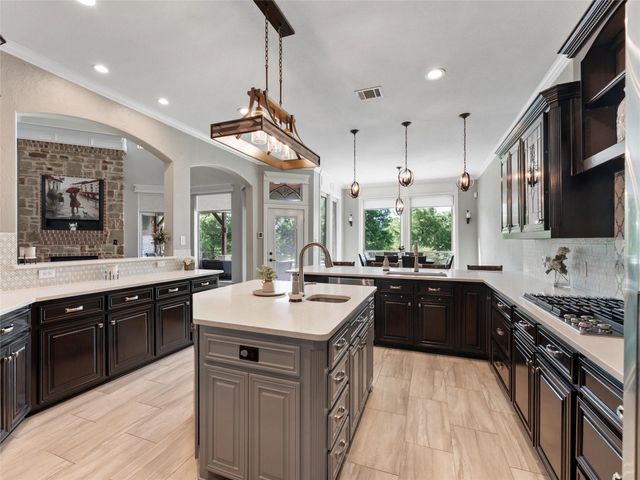 2 Pond View Court, Mansfield, TX 76063