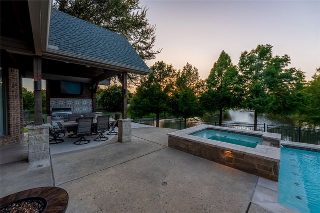 2 Pond View Court, Mansfield, TX 76063