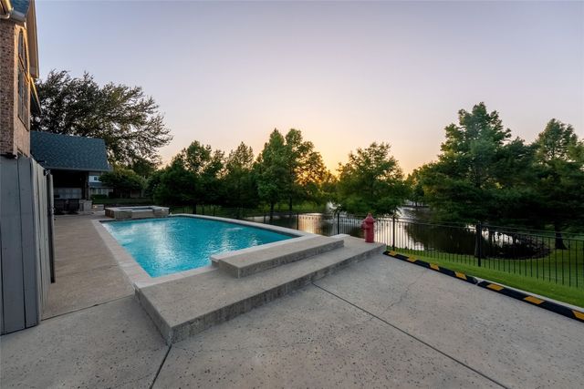 2 Pond View Court, Mansfield, TX 76063