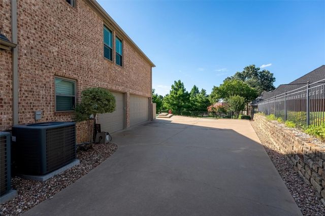 2 Pond View Court, Mansfield, TX 76063