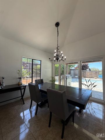 6909 Rolling Ridge Drive, Bakersfield, CA 93306