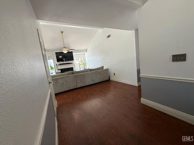 6909 Rolling Ridge Drive, Bakersfield, CA 93306