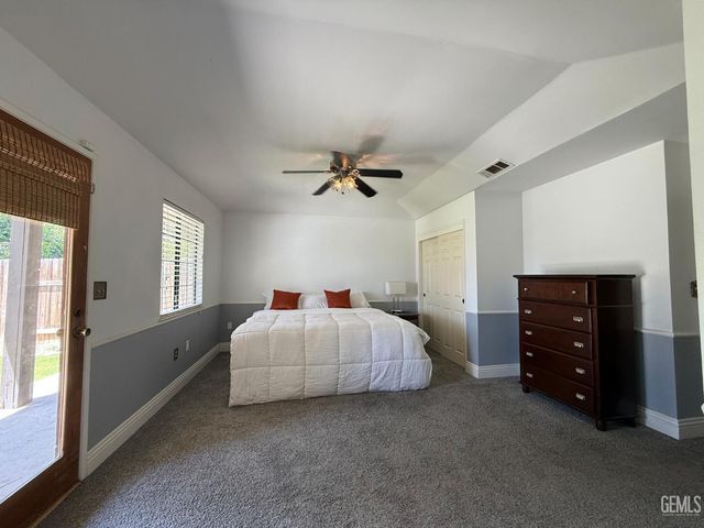 6909 Rolling Ridge Drive, Bakersfield, CA 93306