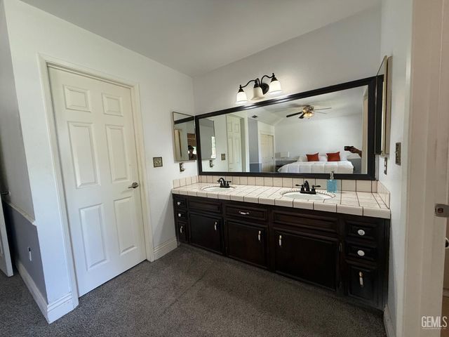 6909 Rolling Ridge Drive, Bakersfield, CA 93306
