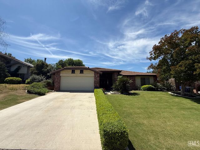 6909 Rolling Ridge Drive, Bakersfield, CA 93306