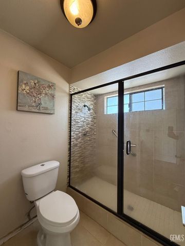 6909 Rolling Ridge Drive, Bakersfield, CA 93306