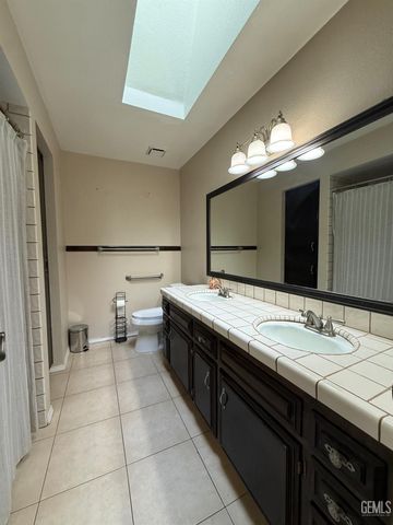 6909 Rolling Ridge Drive, Bakersfield, CA 93306