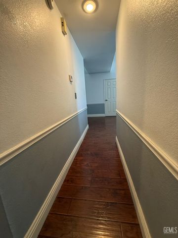 6909 Rolling Ridge Drive, Bakersfield, CA 93306