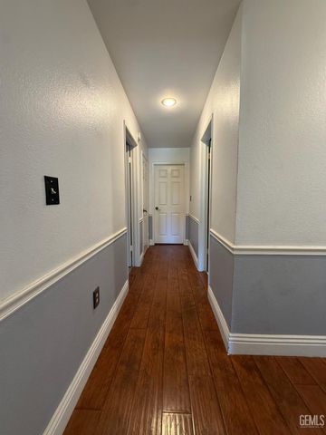 6909 Rolling Ridge Drive, Bakersfield, CA 93306