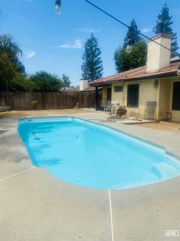 6909 Rolling Ridge Drive, Bakersfield, CA 93306