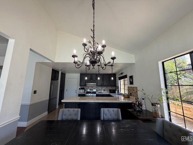 6909 Rolling Ridge Drive, Bakersfield, CA 93306