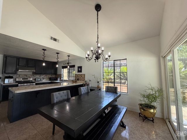 6909 Rolling Ridge Drive, Bakersfield, CA 93306