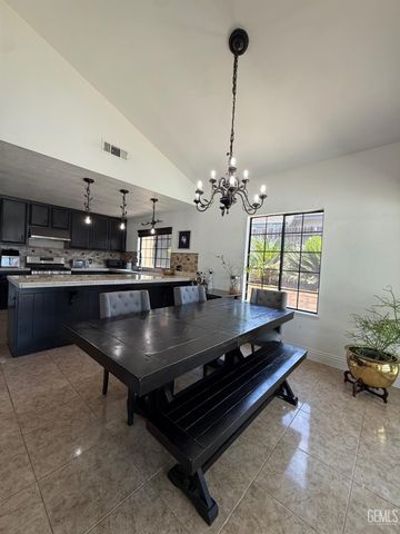 6909 Rolling Ridge Drive, Bakersfield, CA 93306