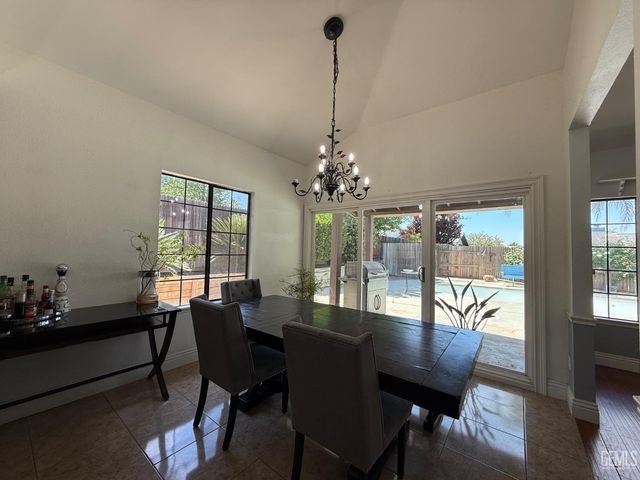 6909 Rolling Ridge Drive, Bakersfield, CA 93306