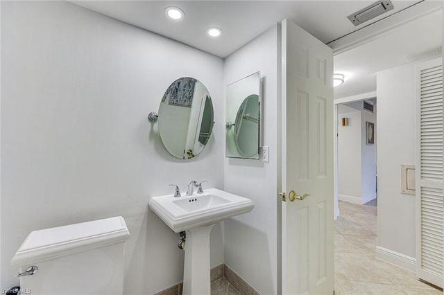 29 High Point CIR E 107, Naples, FL 34103