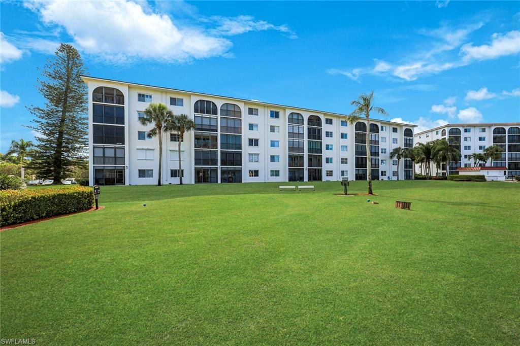 29 High Point CIR E 107, Naples, FL 34103