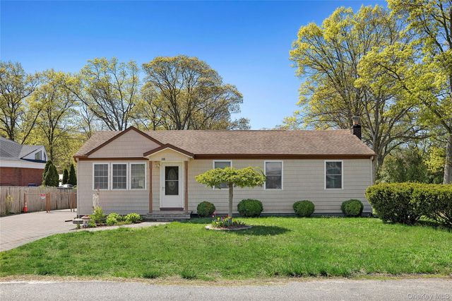 140 Poplar Street, Central Islip, NY 11722