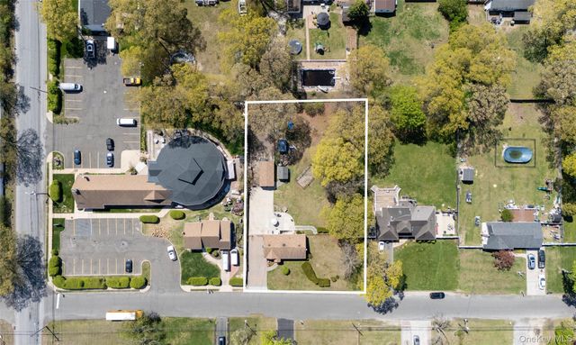140 Poplar Street, Central Islip, NY 11722