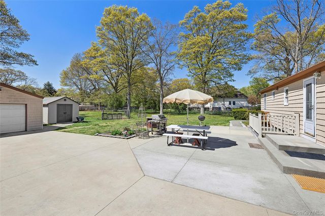140 Poplar Street, Central Islip, NY 11722