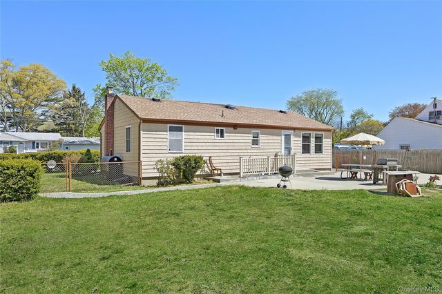 140 Poplar Street, Central Islip, NY 11722