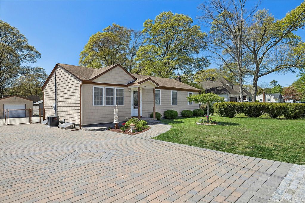 140 Poplar Street, Central Islip, NY 11722