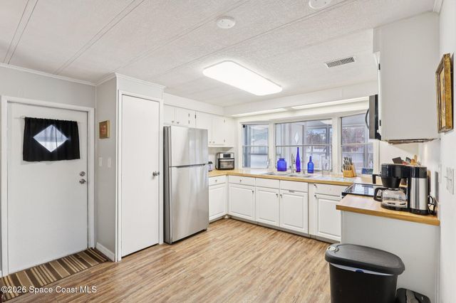 2539 Chatham Way NE, Palm Bay, FL 32905