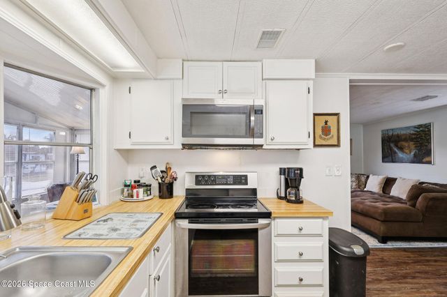 2539 Chatham Way NE, Palm Bay, FL 32905