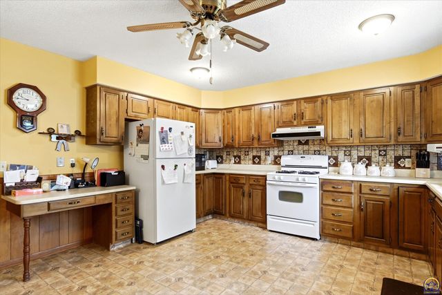 3601 SE 28th TER, Topeka, KS 66605