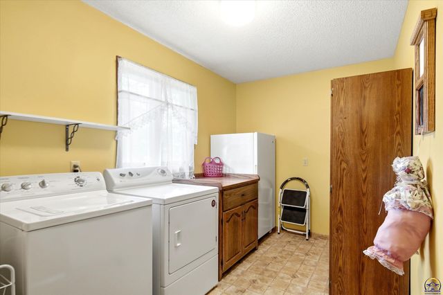 3601 SE 28th TER, Topeka, KS 66605