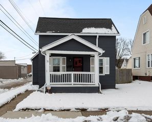 31 Manatee Avenue, Hazel Park, MI 48030