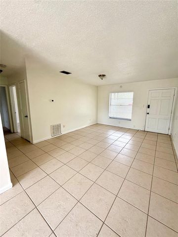 2800 E 113TH AVENUE B4, Tampa, FL 33612