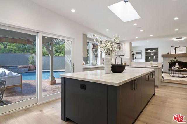 1305 Duende Lane, Pacific Palisades, CA 90272