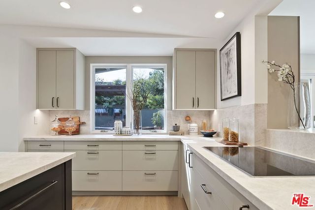 1305 Duende Lane, Pacific Palisades, CA 90272