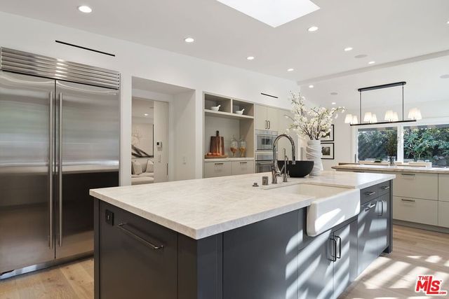 1305 Duende Lane, Pacific Palisades, CA 90272