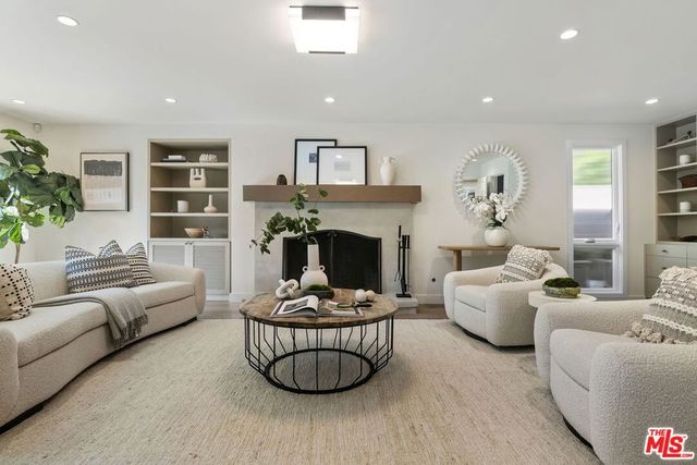 1305 Duende Lane, Pacific Palisades, CA 90272