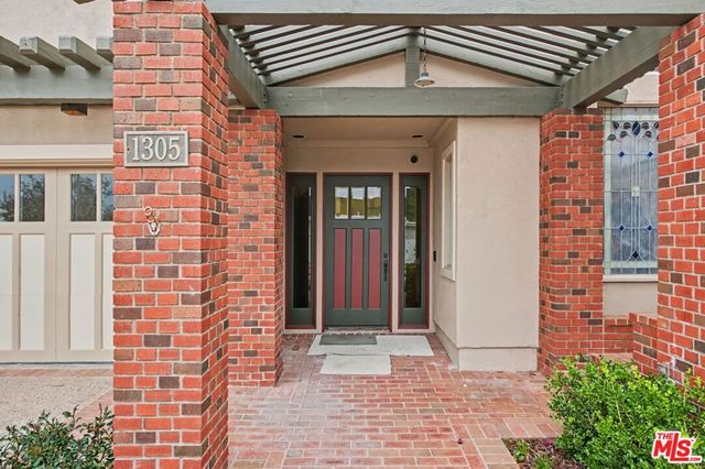 1305 Duende Lane, Pacific Palisades, CA 90272
